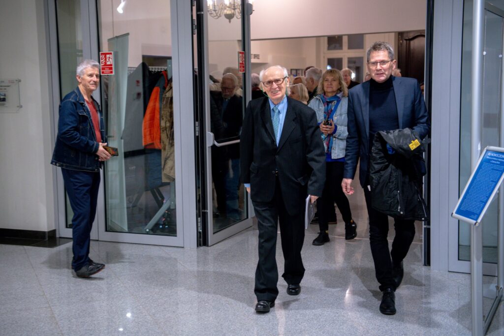 Otwarcie wystawy "Fotoreportaże" autorstwa Tomasza Gawałkiewicza Radio Zachód - Lubuskie