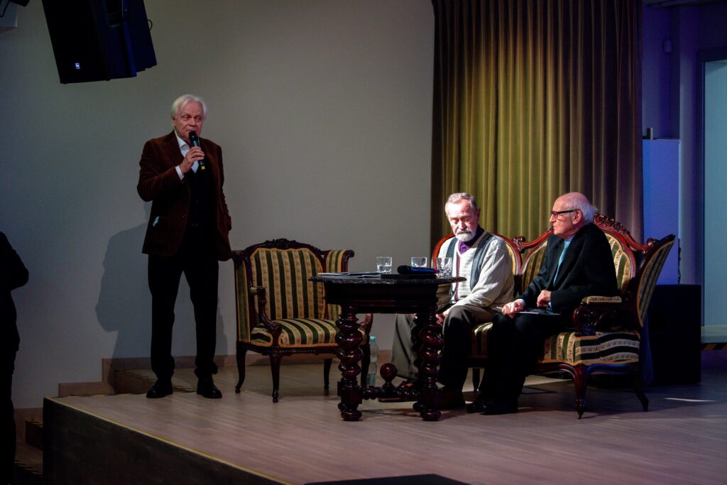 Otwarcie wystawy "Fotoreportaże" autorstwa Tomasza Gawałkiewicza Radio Zachód - Lubuskie