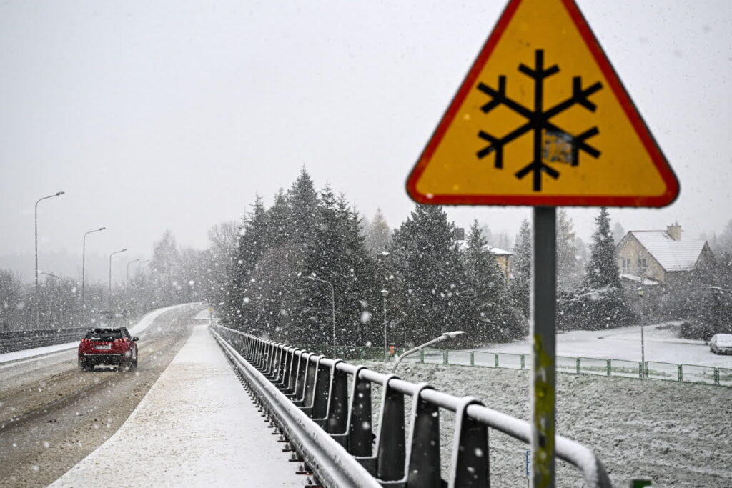 Podkarpacie: 109 tysięcy odbiorców bez prądu PAP/Darek Delmanowicz