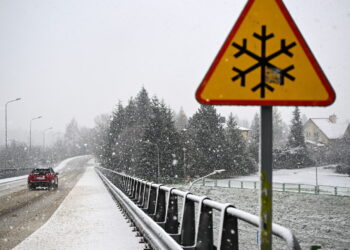 Podkarpacie: 109 tysięcy odbiorców bez prądu 17 PAP/Darek Delmanowicz