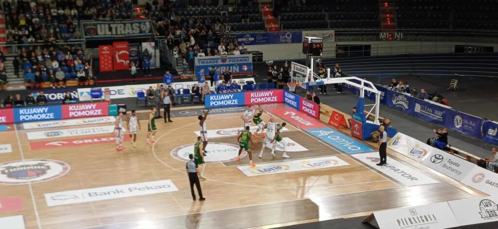 Smutny mecz Zastalu - grał w Toruniu tylko przez...26 minut Radio Zachód - Lubuskie