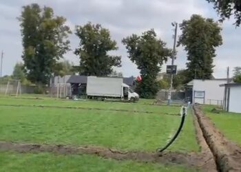 Zraszacze na boisku w Tuplicach 13 fot. UG Tuplice