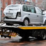 Miejsce kolizji samochodu osobowego i tramwaju we Wrocławiu. Fot. PAP/Maciej Kulczyński