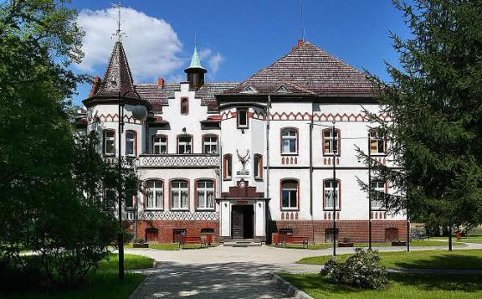 Wejdź do siedziby nadleśnictwa w Wymiarkach