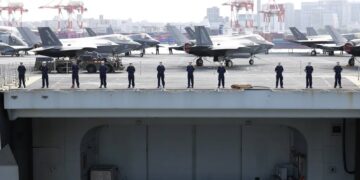 HMS Prince of Wales. Fot. PAP/EPA/ RODRIGO MARIN