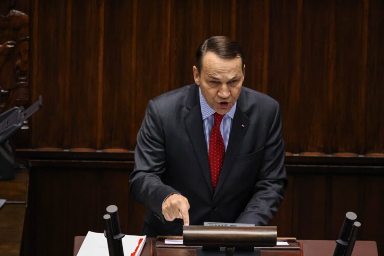 Sejmowe wystąpienie wicepremiera i szefa MSZ Radosława Sikorskiego (PAP/Albert Zawada)