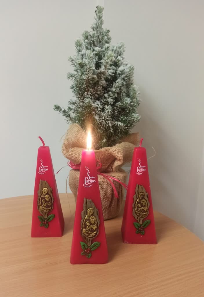 Caritas rozpoczyna dystrybucję świec wigilijnych Radio Zachód - Lubuskie