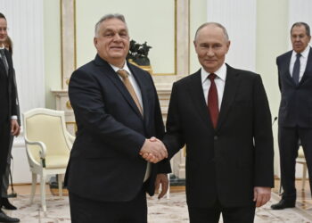Premier Węgier Viktor Orban i prezydent Rosji Władimir Putin. Fot. PAP/EPA/ALEXANDER NEMENOV / POOL