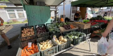 Targowisko przy ul. Owocowej. Rozmowy o lokalizacji Radio Zachód - Lubuskie