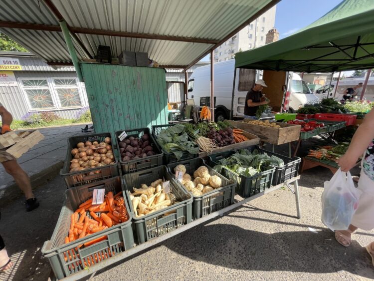 Targowisko przy ul. Owocowej. Rozmowy o lokalizacji Radio Zachód - Lubuskie