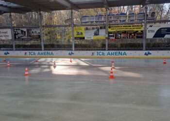 Łyżwy poszły w ruch. Lodowisko Ice Arena w Gorzowie otwarte Radio Zachód - Lubuskie