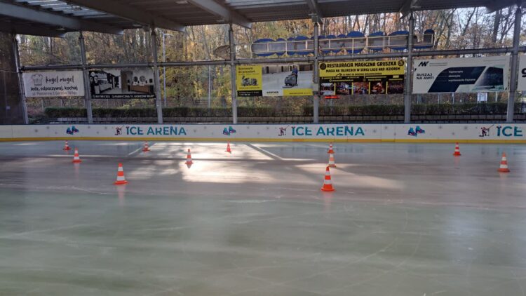Łyżwy poszły w ruch. Lodowisko Ice Arena w Gorzowie otwarte Radio Zachód - Lubuskie