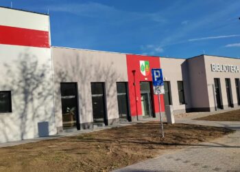 Ostatnie prace przy remizie i bibliotece w Lipinkach Łużyckich 11 fot. K.Gonera