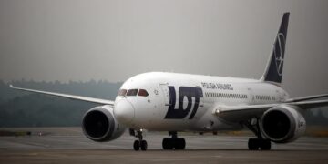 Samolot Polskich Linii Lotniczych Lot, zdjęcie ilustracyjne. Fot. PAP/Łukasz Gągulski