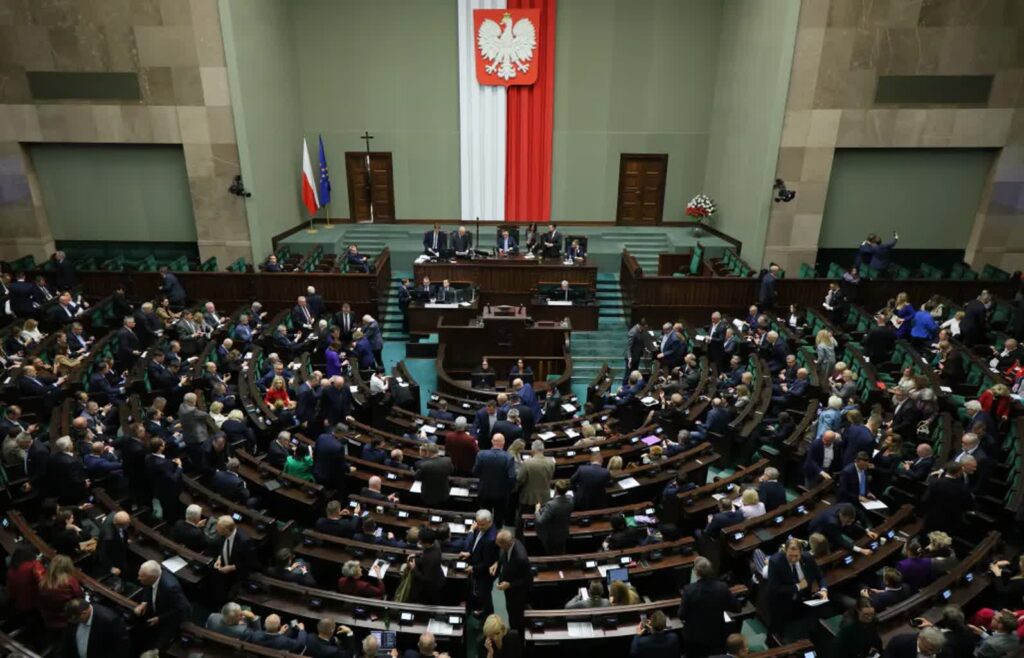 Posłowie na sali obrad Sejmu w Warszawie Fot. PAP/Paweł Supernak