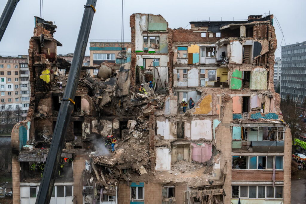UKRAINA TRWA AKCJA PO ATAKU NA TARNOPOL. Fot. PAP/Vladyslav Musiienko