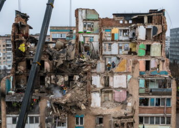 7-letnia Polka wśród ofiar ataku na Tarnopol 10 UKRAINA TRWA AKCJA PO ATAKU NA TARNOPOL. Fot. PAP/Vladyslav Musiienko