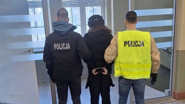 Zarzuty dla 35-latka, który zaatakował interweniującego policjanta 9 Fot. Pomorska Policja/FB