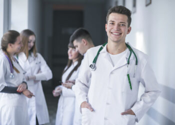 "W końcu mamy swoich specjalistów". Jubileusz kierunku lekarskiego 12 Foto: Freepik