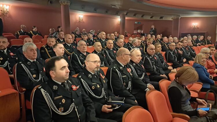 Odznaczenia i medale dla strażaków. 30-lecie Krajowego Systemu Ratowniczo-Gaśniczego Radio Zachód - Lubuskie