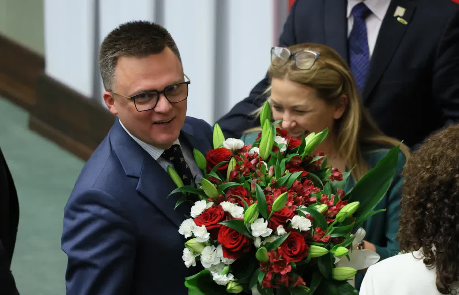 Bilans Szymona Hołowni: Sala 101 wróciła, pokój pani Toli po remoncie. Zamrażarka i kilometrówki zostały