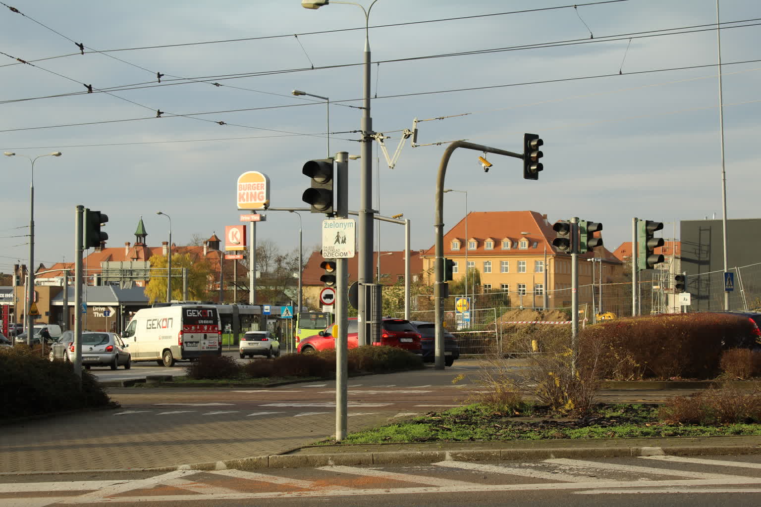 Nawet kilkadziesiat minut w korku na nowym moście. Nie ustają skargi na światła na rondzie Santockim Radio Zachód - Lubuskie
