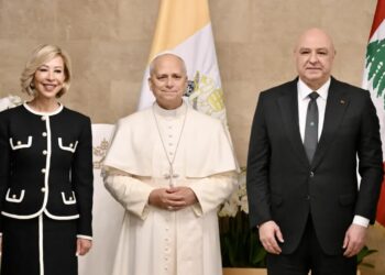 Papież Leon XIV i prezydent Libanu Joseph Aoun z rodziną. Fot. EPA/ALESSANDRO DI MEO