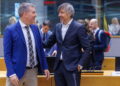 Krzysztof Bolesta (z prawej) podczas unijnego szczytu w Brukseli (PAP/EPA/OLIVIER MATTHYS)