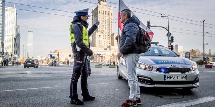 Policjanci 11 listopada zatrzymali 40 osób, a przy 91 znaleźli środki pirotechniczne 9 Fot. Komenda Stołeczna Policji
