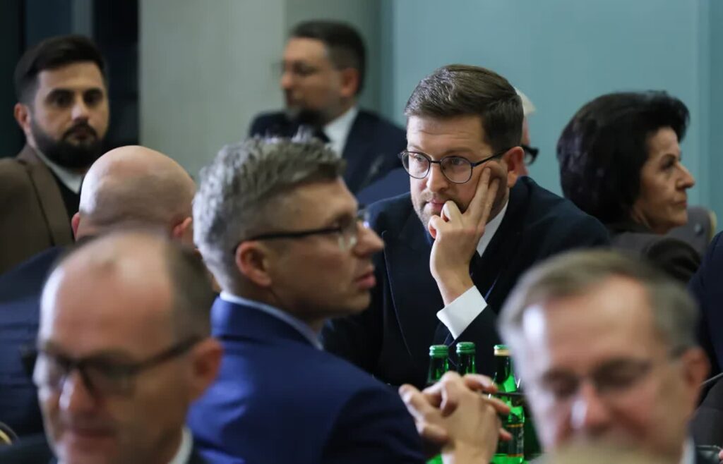 Poseł PiS Andrzej Śliwka (2L) na posiedzeniu Komisji Regulaminowej, Spraw Poselskich i Immunitetowych w Sejmie, fot. PAP/Paweł Supernak
