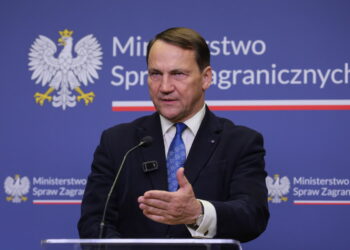Sikorski: Działania prezydenta Nawrockiego obraźliwe i niebezpieczne