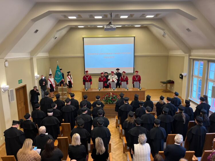 Uniwersytet Zielonogórski ma nowych doktorów i doktorów habilitowanych Radio Zachód - Lubuskie