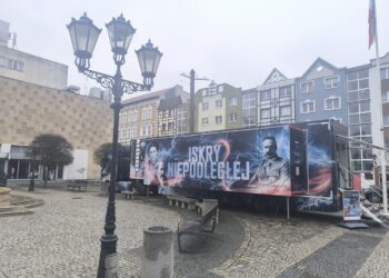 Iskry Niepodległej już błyszczą na gorzowskim Starym Rynku Radio Zachód - Lubuskie