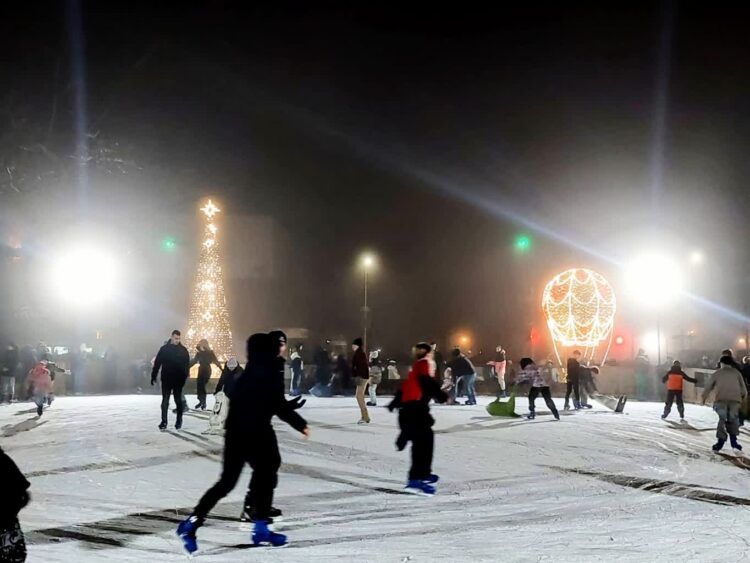 Lodowisko przy placu Bohaterów już otwarte Radio Zachód - Lubuskie