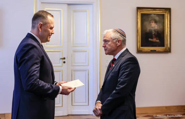 Prezydent RP przyjął listy uwierzytelniające od trzech nowych ambasadorów, w tym ambasadora USA 9 Karol Nawrocki (L) i Thomas Rose (L). Fot. KPRP Mikołaj Bujak