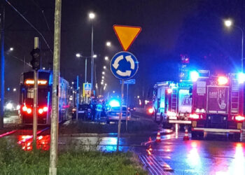 Wypadek na rondzie Sopockim. Toyota wjechała pod tramwaj Radio Zachód - Lubuskie