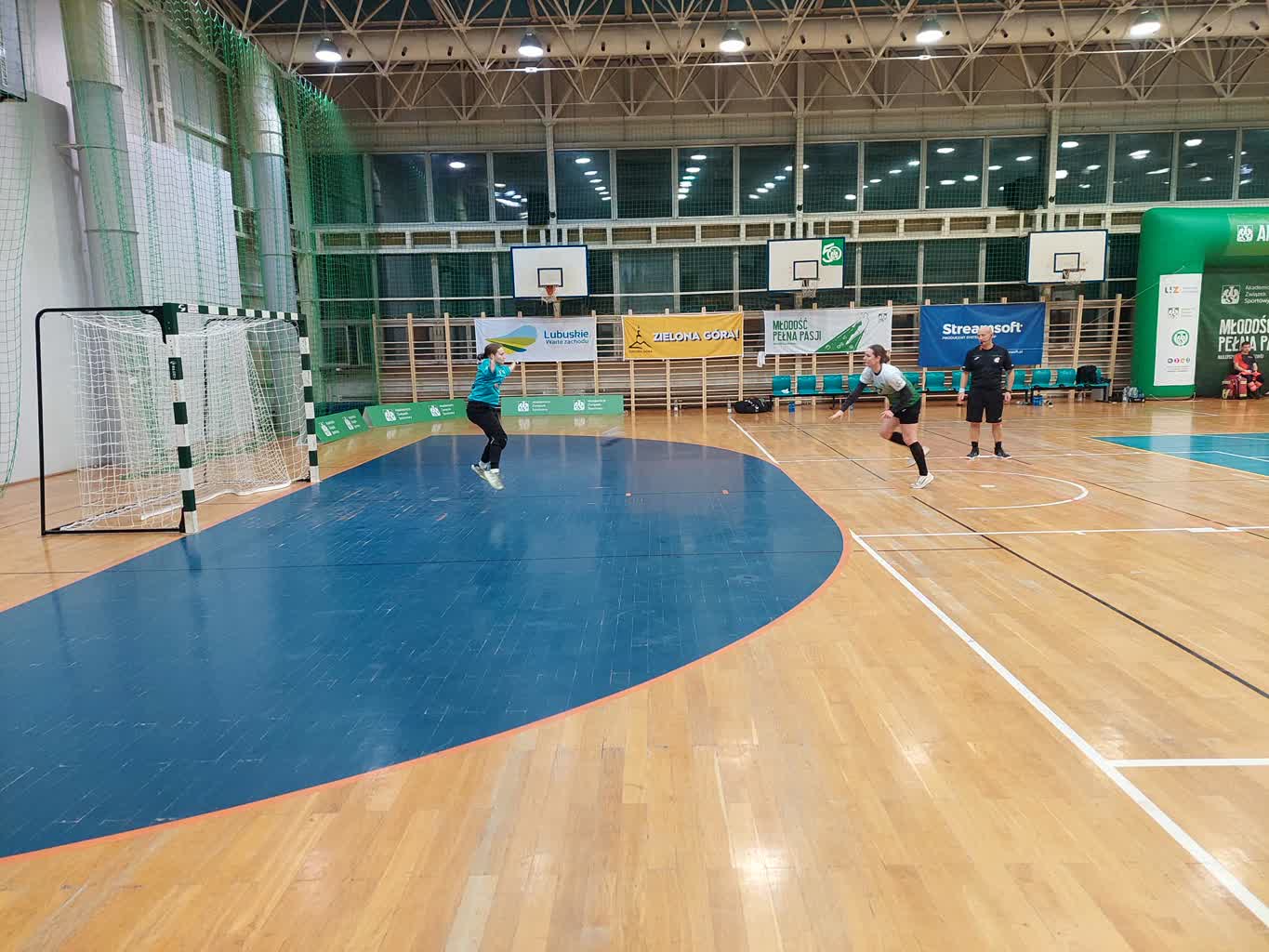 Księżycowy horror w hali UZ. Akademiczki pokonały Grunwald w rzutach karnych