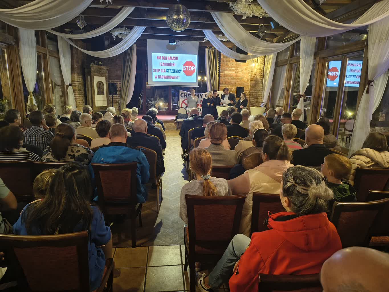 Protest mieszkańców Radwanowa przeciwko budowie strzelnicy PZŁ