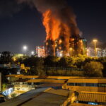 Pożar wysokościowców w Hongkongu. Fot. PAP/EPA/LEUNG MAN HEI