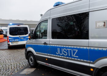 Pierwszy dzień rozprawy w sprawie morderstwa popełnionego w ataku na jarmark bożonarodzeniowy w Magdeburgu w 2024 roku. Fot. PAP/EPA/JENS SCHLUETER / POOL