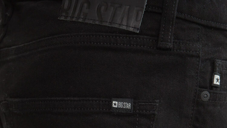 Jak czarne jeansy zmienią Twoje jesienne stylizacje? Radio Zachód - Lubuskie