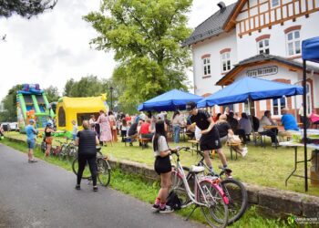 Budynek dawnego dworca w Lipinach przekształcony na Centrum Edukacji Ekologicznej (gmina wiejska Nowa Sól)