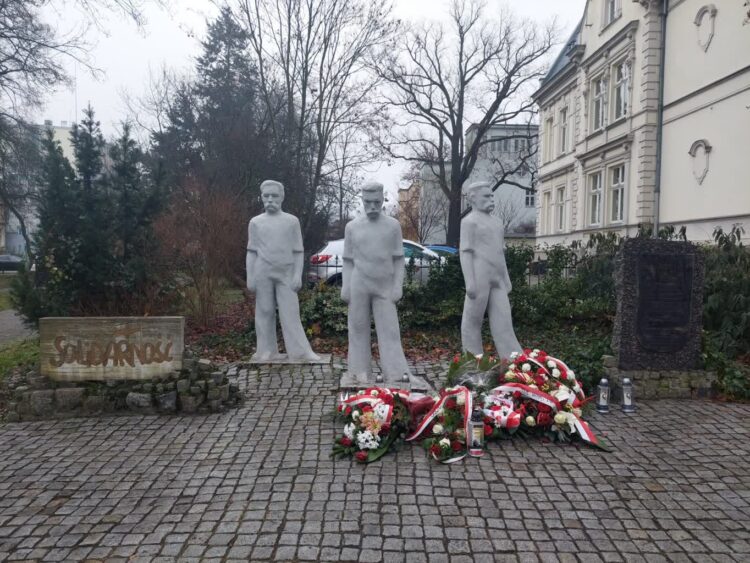 Zielonogórskie obchody 44. rocznicy wprowadzenia stanu wojennego Radio Zachód - Lubuskie