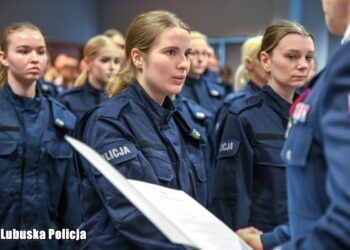 49 nowych funkcjonariuszy w lubuskiej policji 11 49 nowych funkcjonariuszy w lubuskiej policji Radio Zachód - Lubuskie