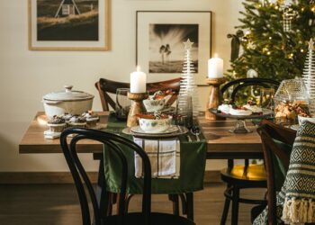 Stoły rozkładane do małych pomieszczeń: te modele pomieszczą Twoich gości podczas wigilijnej kolacji Radio Zachód - Lubuskie