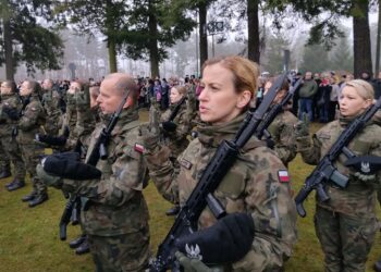 W Żaganiu 100 ochotników złożyło przysięgę 10 fot. K.Gonera