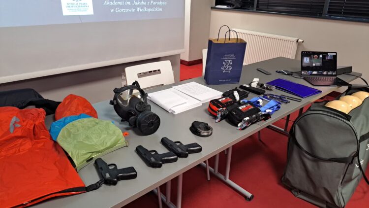 Jak reagować w sytuacji zagrożenia, co zabrać do apteczki? Szkolenie z zakresu obrony cywilnej Radio Zachód - Lubuskie