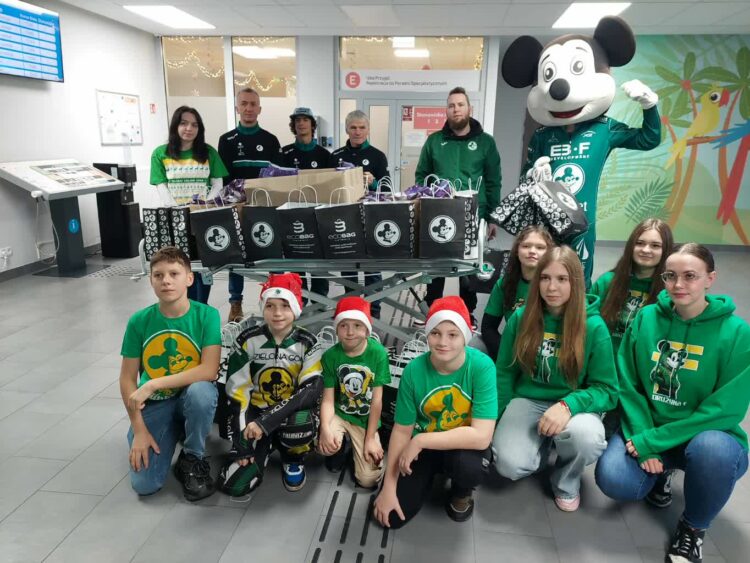 Falubazowe mikołajki w zielonogórskim szpitalu Radio Zachód - Lubuskie