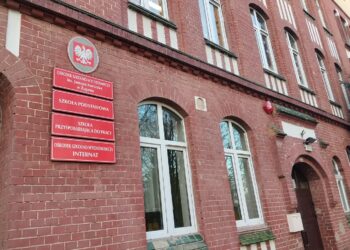 Odwołana dyrektor wraca na stanowisko 12 fot. K.Gonera