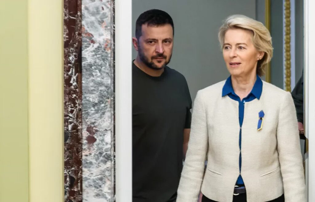 KE o dalszym wsparciu dla Ukrainy. Padły dwie opcje 3 Prezydent Ukrainy Wołodymyr Zełenski i przewodnicząca Komisji Europejskiej Ursula von der Leyen. Fot. PAP/Vladyslav Musiienko